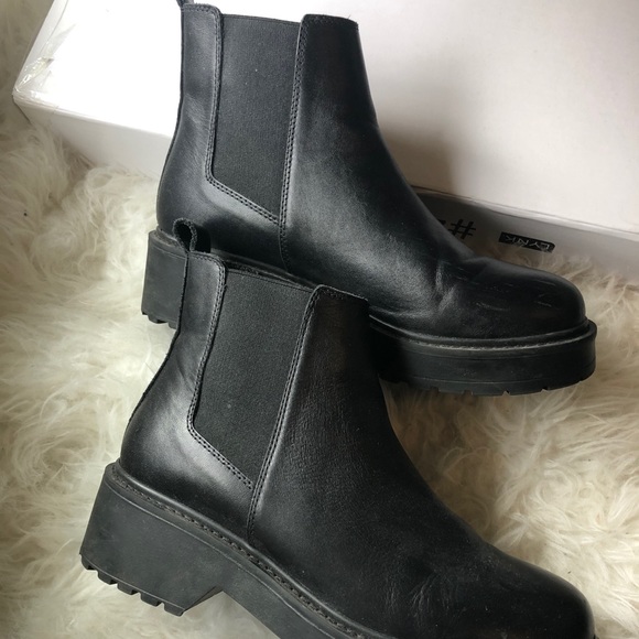 Steve Madden Boots - Picture 1 of 6